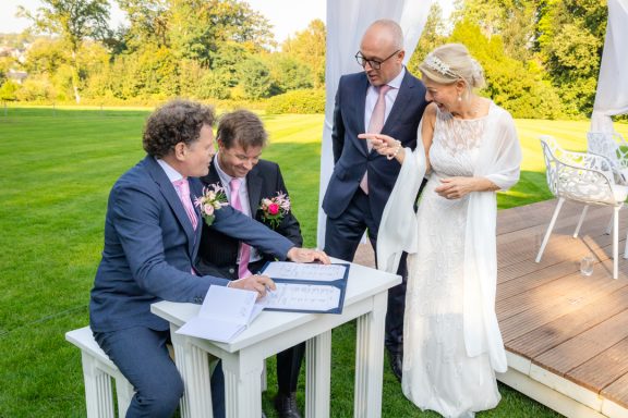 Tekenen huwelijksakte